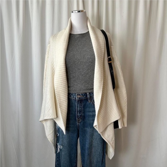 Jones New York Sweaters - Vintage Jones New York Signature Open-front Cardigan Wool blend Petite small.